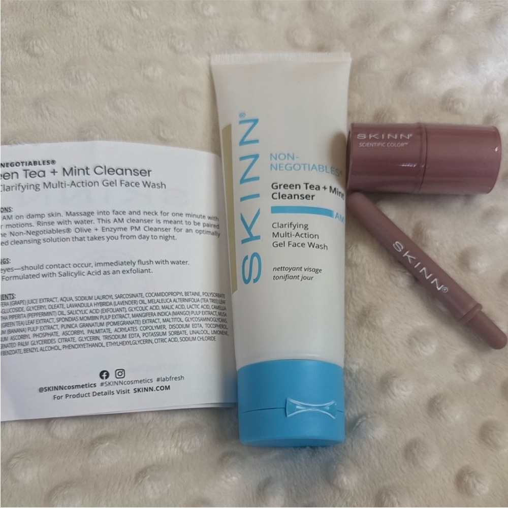 SKINN Green Tea + Mint Cleanser bundle gift set - Picture 7 of 13